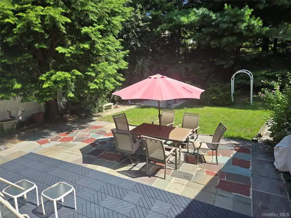 30 Greenvale CIR, White Plains, NY 10607