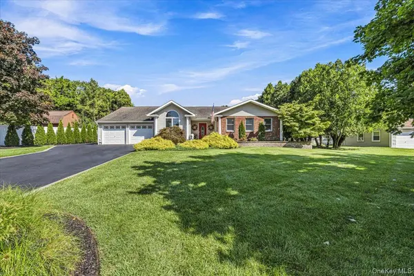 31 Dehan ST, Smithtown, NY 11787