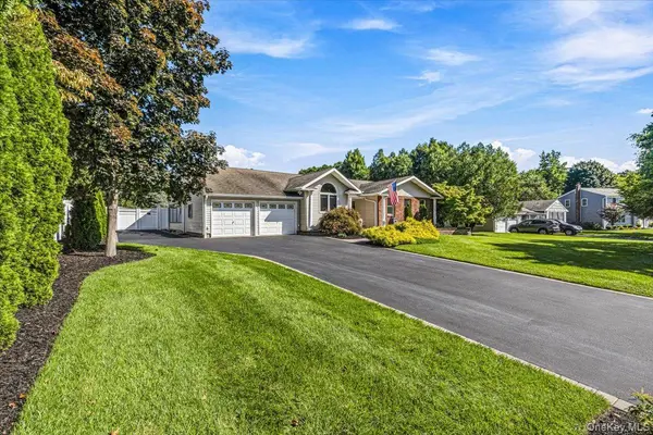 31 Dehan ST, Smithtown, NY 11787
