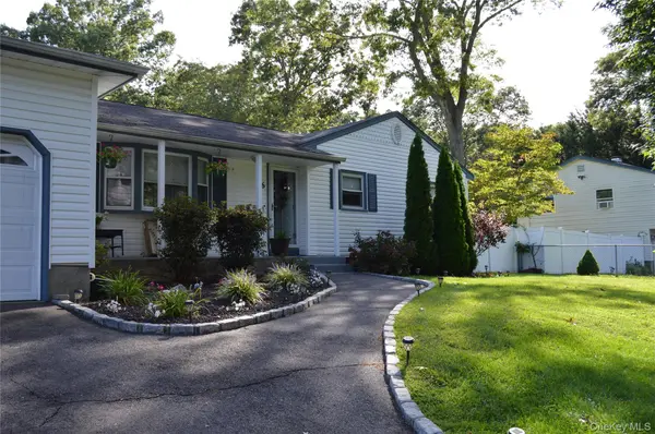 26 Nelson RD, Selden, NY 11784
