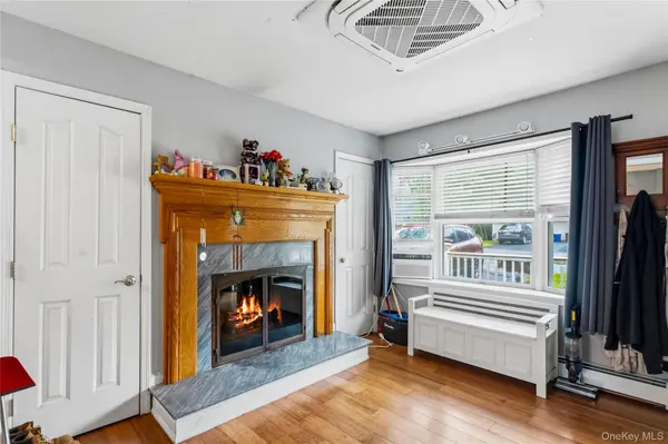 21 Lafayette AVE, Lake Grove, NY 11755