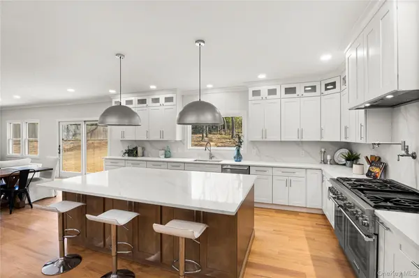 206 Beverly RD, Huntington Station, NY 11746