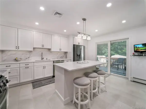 27 Will Rogers LN, Nanuet, NY 10954
