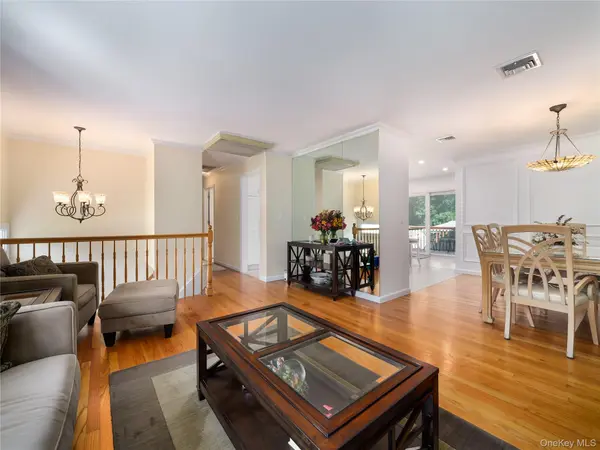 27 Will Rogers LN, Nanuet, NY 10954