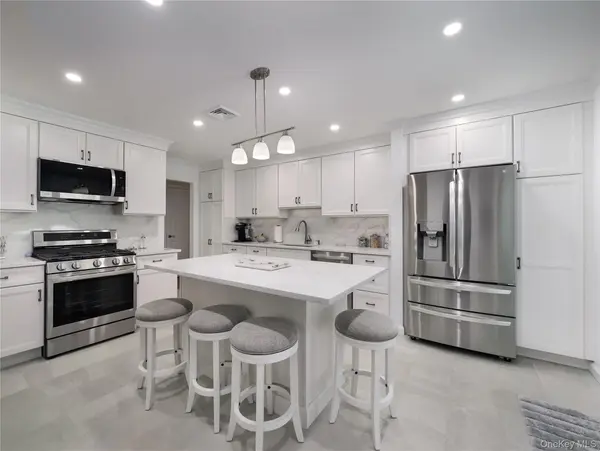 27 Will Rogers LN, Nanuet, NY 10954