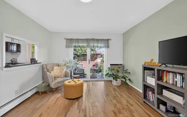 1 Toms Point LN #17E, Port Washington, NY 11050