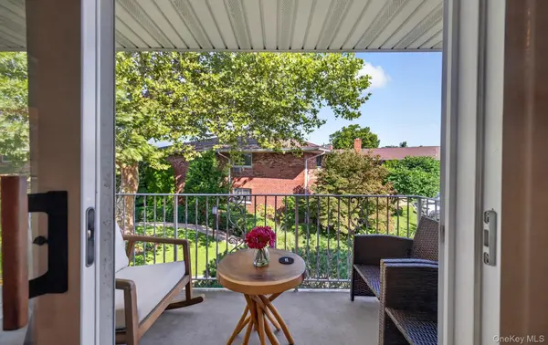 1 Toms Point LN #17E, Port Washington, NY 11050