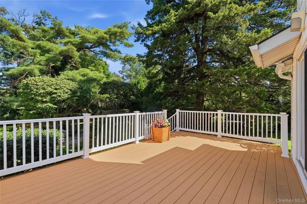 410 Clinton ST, Bellmore, NY 11710