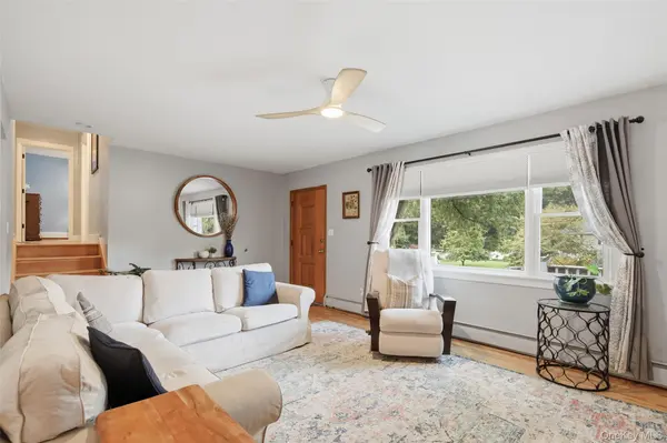 23 Westview DR, Poughkeepsie, NY 12603