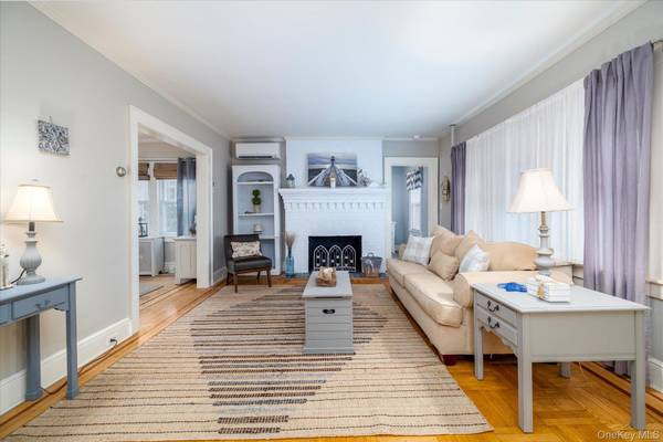 579 Dacosta AVE, Oceanside, NY 11572
