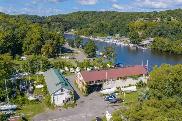 140 1st ST, Esopus, NY 12417