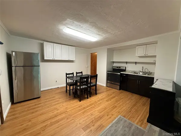 16 Ernest LN #Apt A, Mahopac, NY 10541