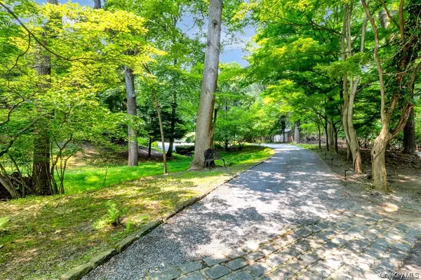 29 Farm RD, Head Of The Harbor, NY 11780