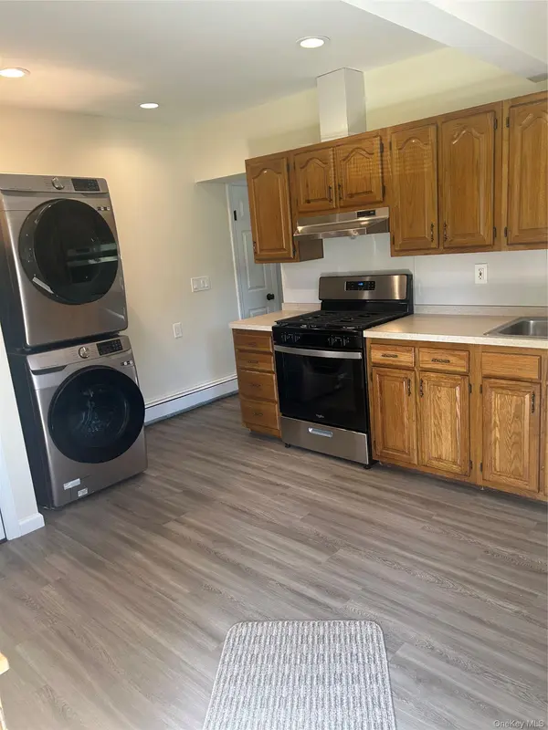 50 Willow LN, Lindenhurst, NY 11757
