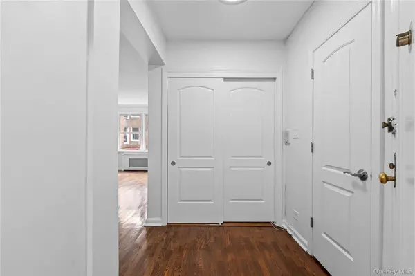 141-39 78th RD #2P, Kew Garden Hills, NY 11367