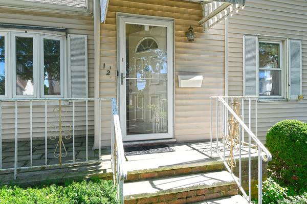 12 Hull AVE, New Hyde Park, NY 11040