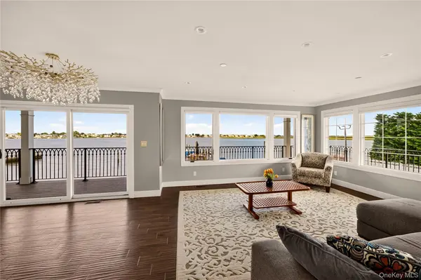 1 North DR, Baldwin Harbor, NY 11510