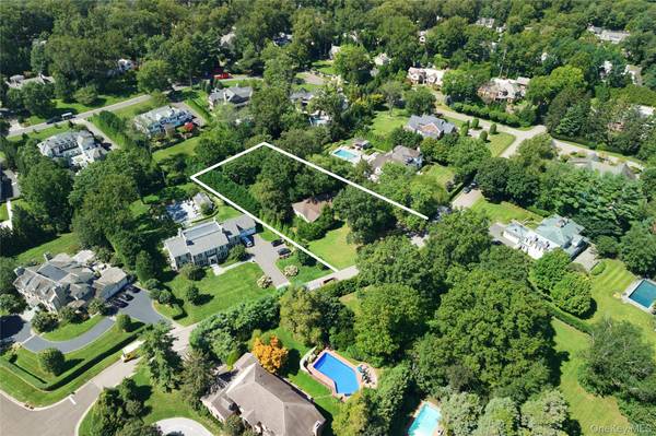 111 Birch LN, Manhasset, NY 11030