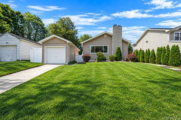 5 Willets DR, Syosset, NY 11791