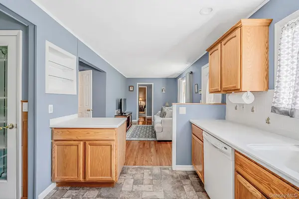 152 Grand AVE, Shirley, NY 11967