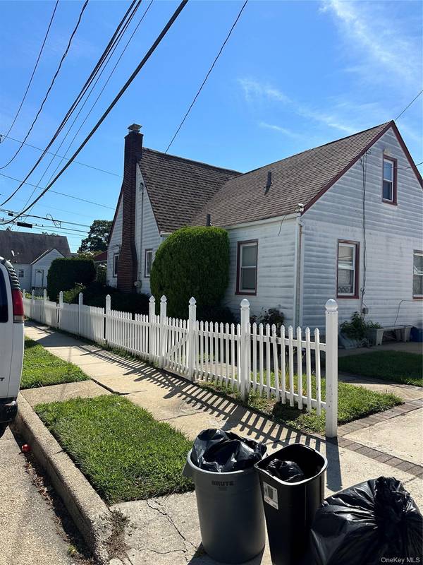 22 Searing ST, Hempstead, NY 11550