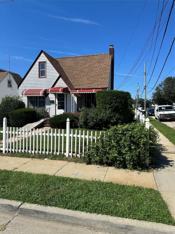 22 Searing ST, Hempstead, NY 11550