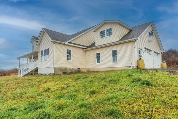 66 Mulberry LN, Milton, NY 12547