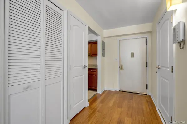 6434 Grand Central Pkwy #3G, Forest Hills, NY 11375