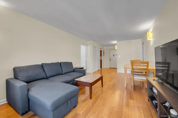 6434 Grand Central Pkwy #3G, Forest Hills, NY 11375