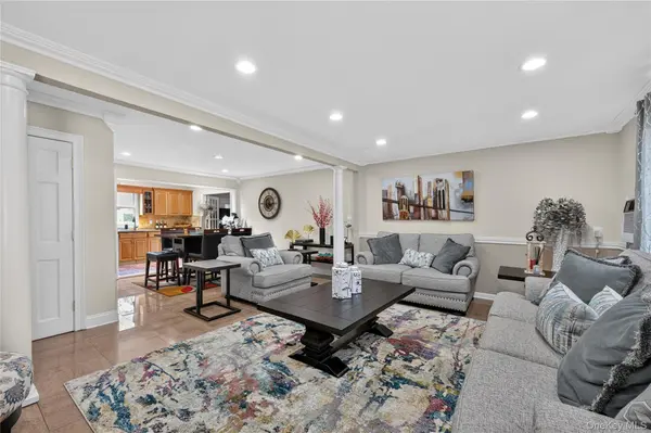 114 Southberry LN, Levittown, NY 11756