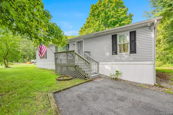 57 Forest DR, Hyde Park, NY 12538