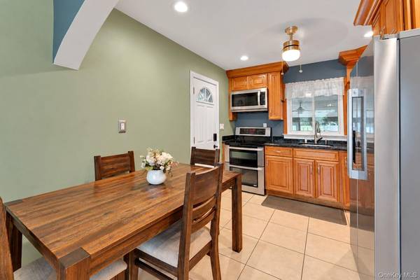 26 Michel AVE, South Farmingdale, NY 11735