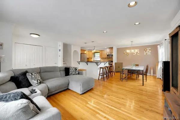 18 Valley DR, Salisbury Mills, NY 12577