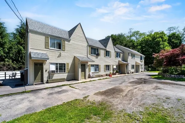 1860 E Main ST #E, Mohegan Lake, NY 10547