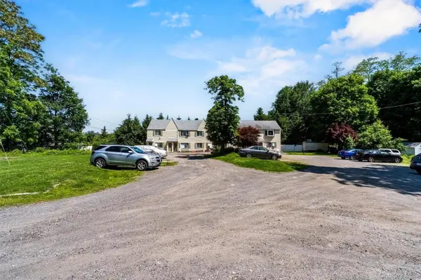 1860 E Main ST #E, Mohegan Lake, NY 10547
