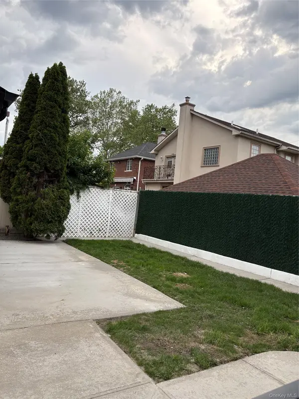 310 150th ST, Whitestone, NY 11357