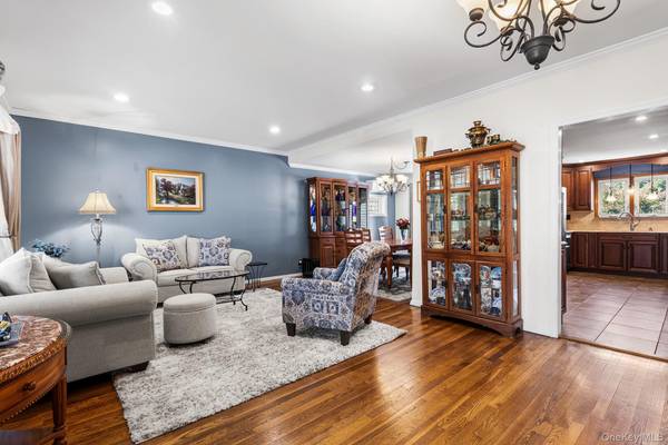 3671 Adele CT, Wantagh, NY 11793