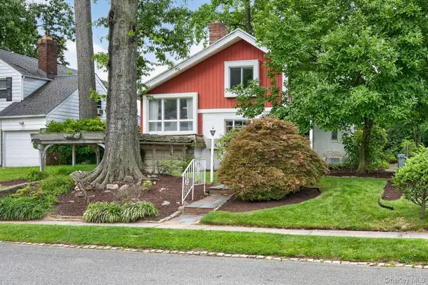 85-22 213th ST, Hollis Hills, NY 11427