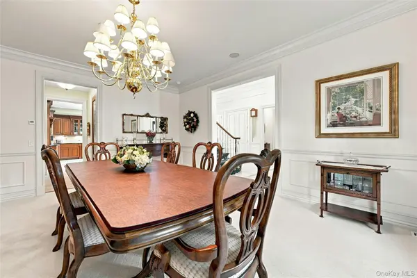 3 Crescent DR, Northport, NY 11768