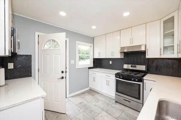 54 Ketcham AVE, Hicksville, NY 11801