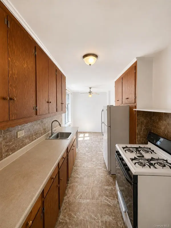 740 E 232nd ST #6G, Bronx, NY 10466
