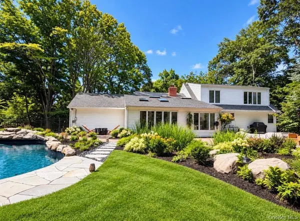 15 Night Heron DR, Stony Brook, NY 11790