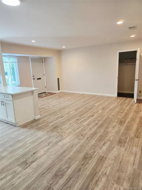 27 Fargo CT #27, Coram, NY 11727