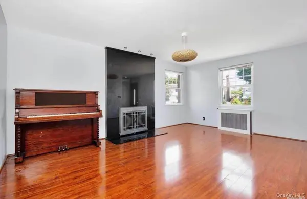 220 N Corona AVE #1, Valley Stream, NY 11580