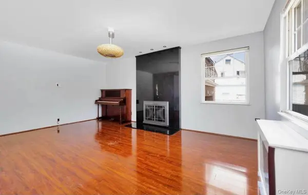 220 N Corona AVE #1, Valley Stream, NY 11580