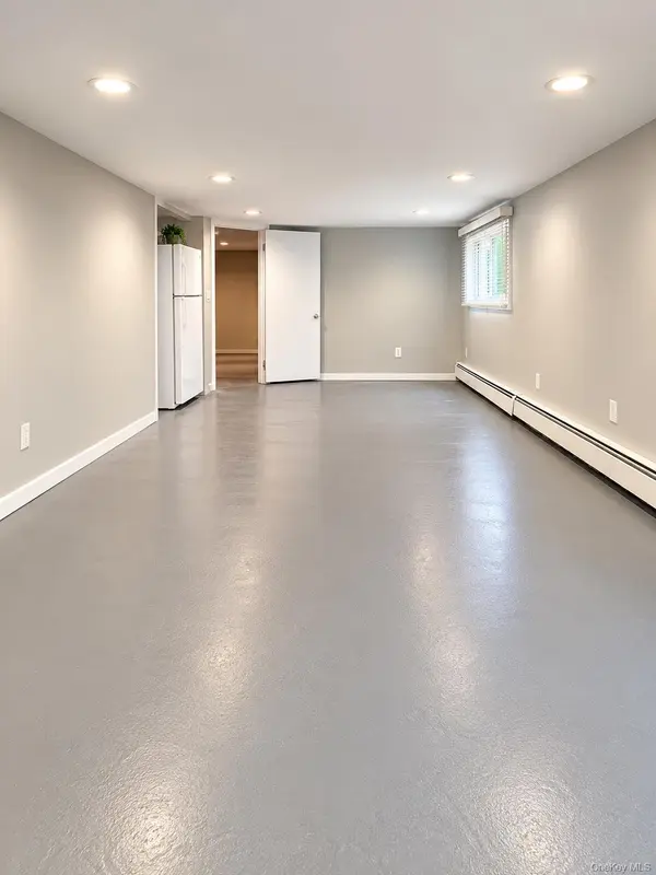 Address not disclosed, Dix Hills, NY 11746