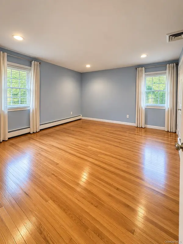 Address not disclosed, Dix Hills, NY 11746