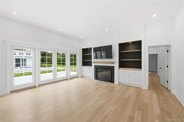 13 Cedarfield LN, Westhampton, NY 11977