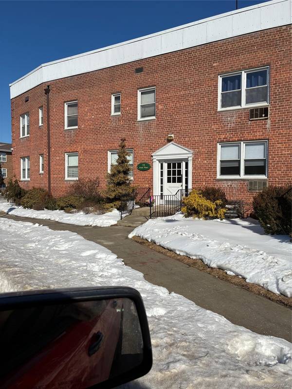 11 park place #1F, Rockville Centre, NY 11570