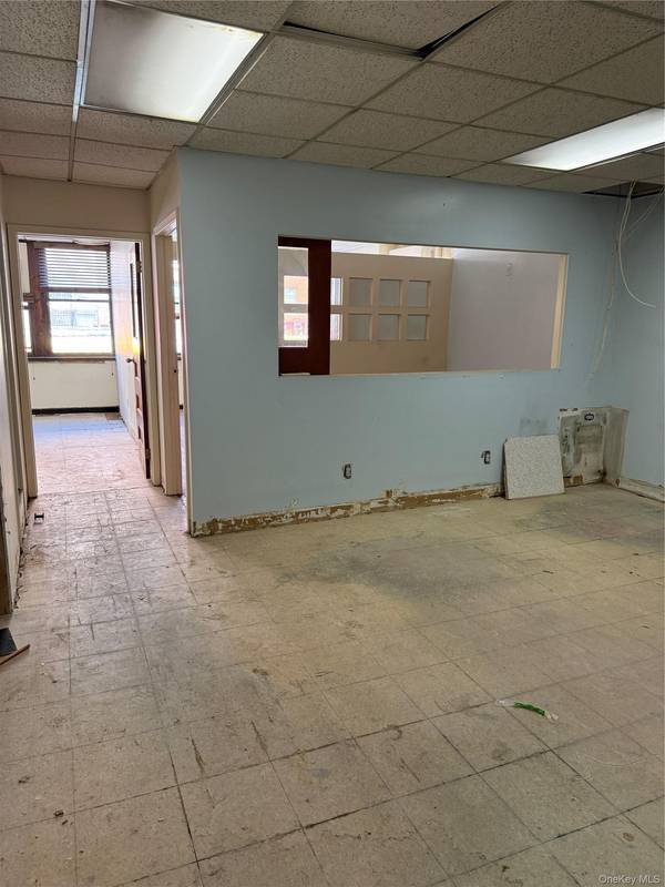 13526 Roosevelt AVE #2F, Flushing, NY 11354